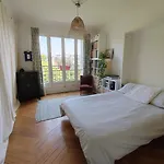 Haussmann-style Flat With Montmartre View * Παρίσι