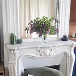 Haussmann-style Flat With Montmartre View * Παρίσι