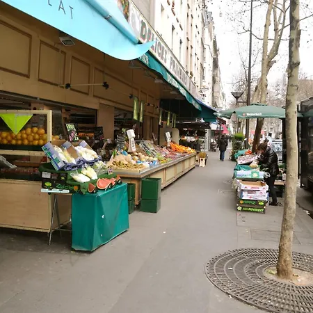 Διαμέρισμα Haussmann-style Flat With Montmartre View Παρίσι