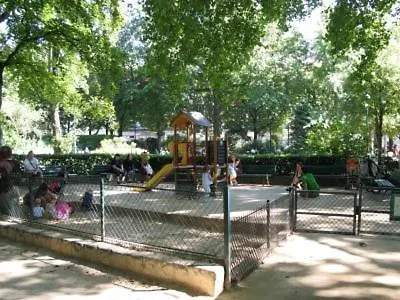 Haussmann-style Flat With Montmartre View Daire