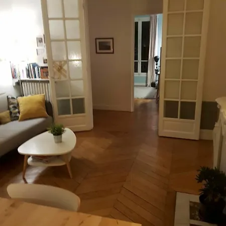 Haussmann-style Flat With Montmartre View Daire Paris