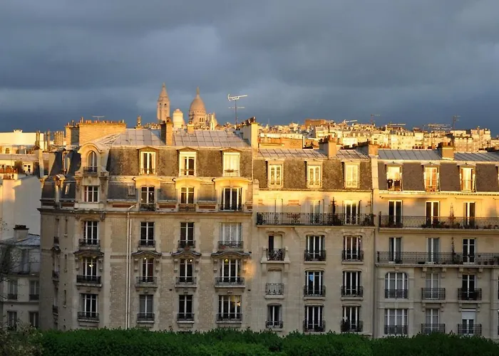 Haussmann-style Flat With Montmartre View Διαμέρισμα