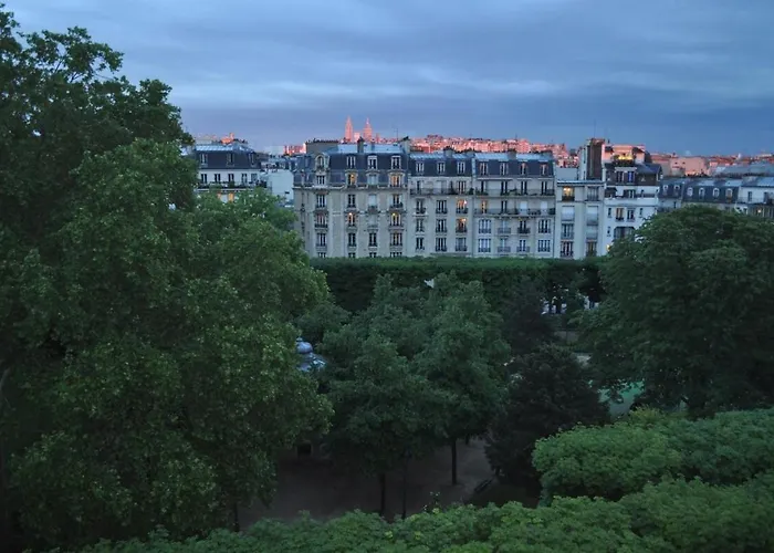 Διαμέρισμα Haussmann-style Flat With Montmartre View *