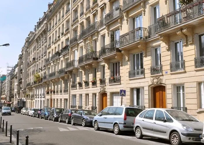 Haussmann-style Flat With Montmartre View Παρίσι