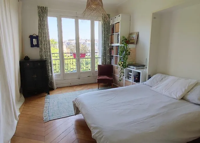 Haussmann-style Flat With Montmartre View * Παρίσι